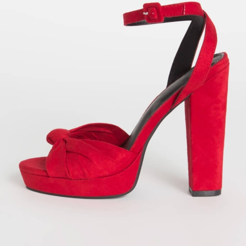 Chunky knot platform heels🔥